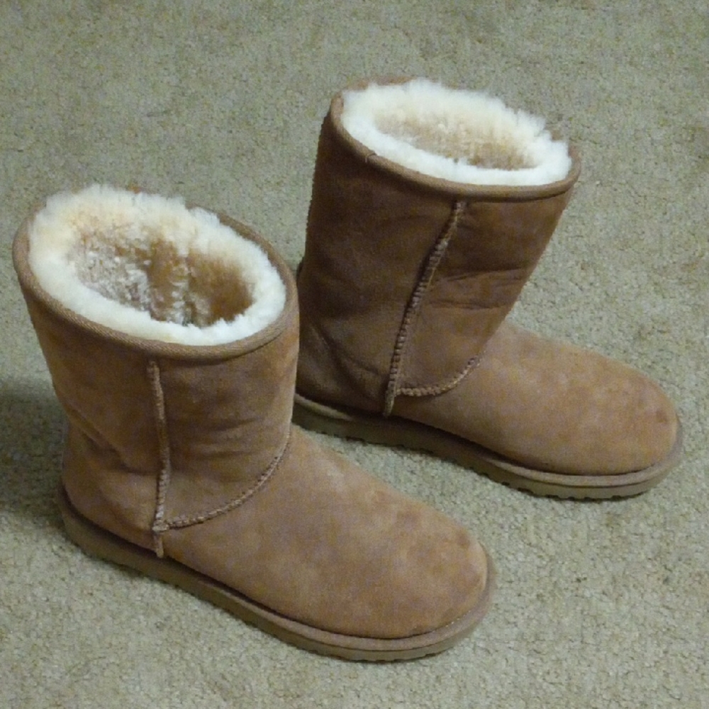 UGG Classic Chestnut Brown Shearling Boots Geniune Sheepskin Sz.7